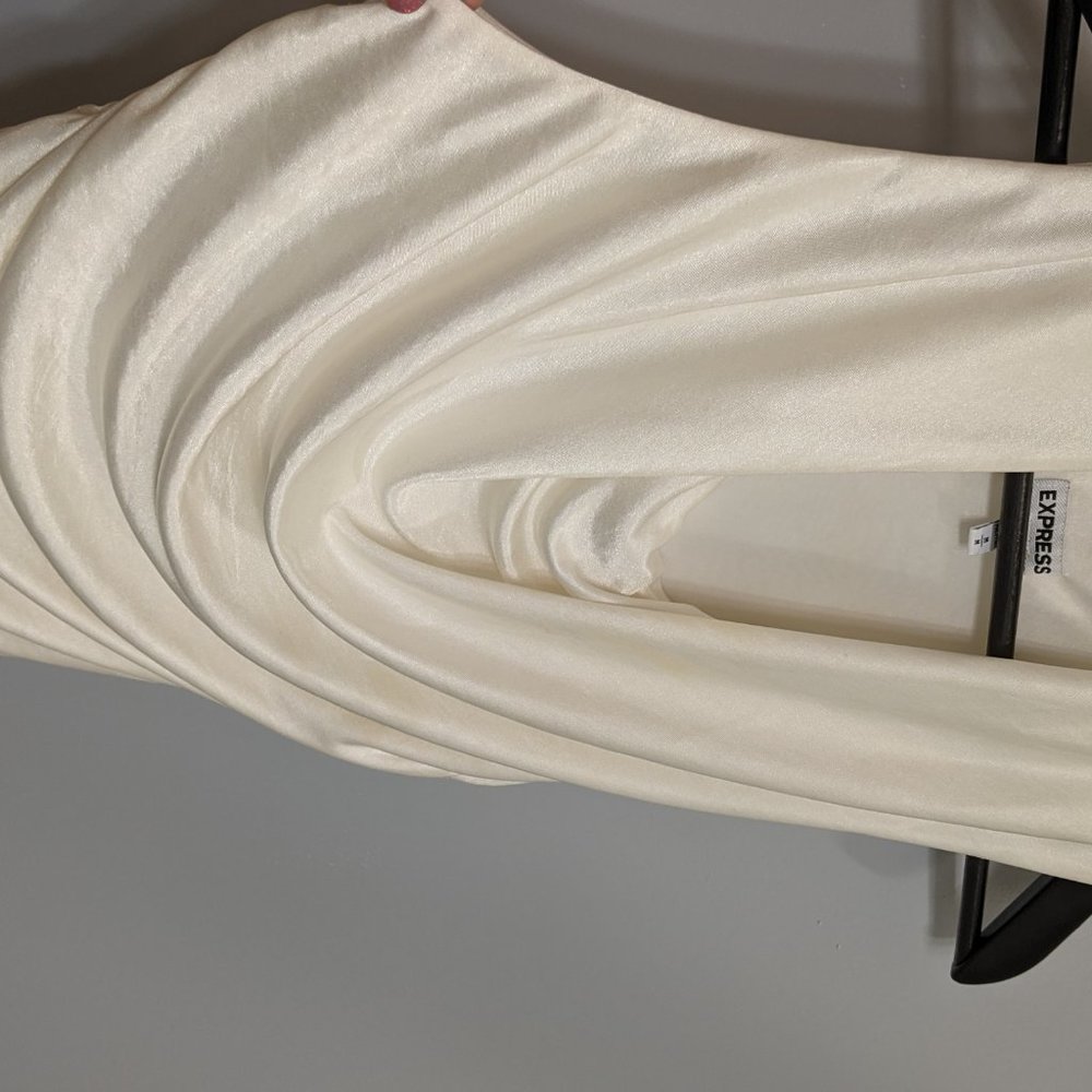 Express Top - Picture 2 of 7